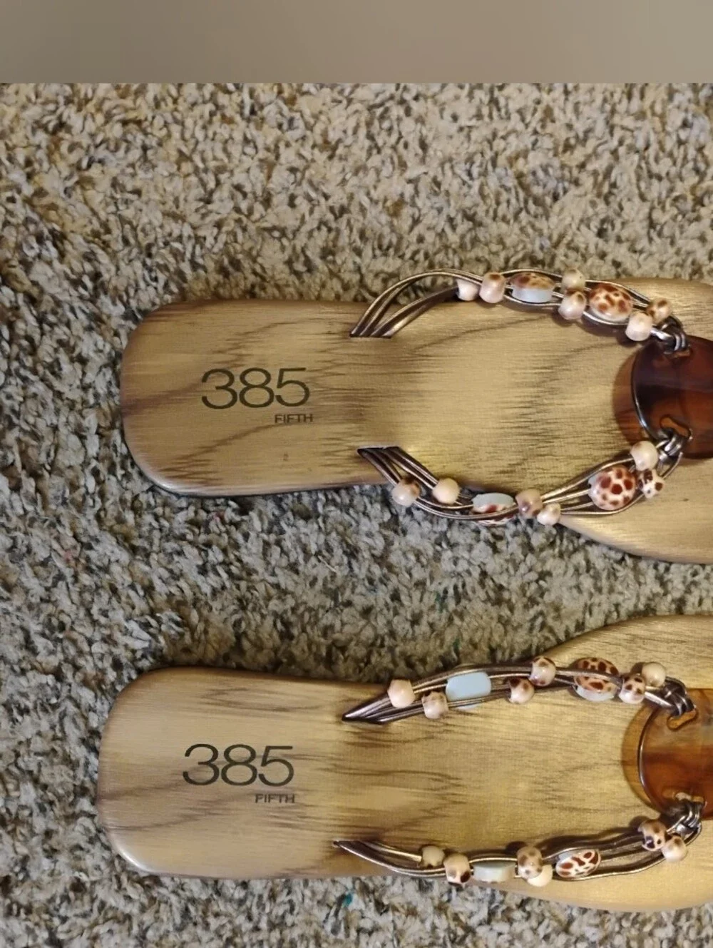 385 Fifth Beautiful Bronze Neutral Color Beach Vacation Flip Flop Sandals (NWOT) - Picture 3 of 3